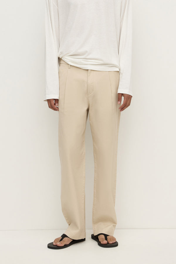 Jonah_Pleated_Chino_Pebble_1432