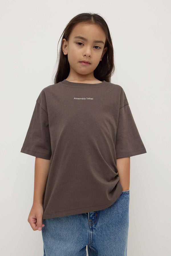 Kids_Atelier_Logo_Tee_Bark_0269