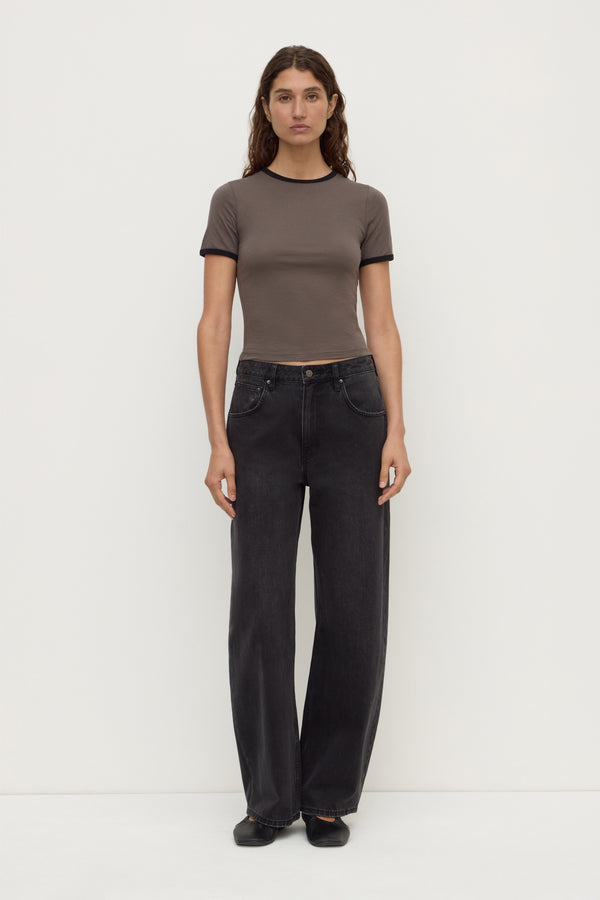 Kourt_Contrast_Bind_Tee_Bark_Black_1566