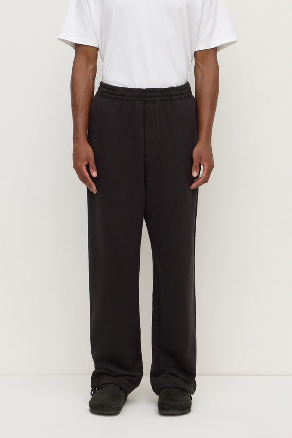 Newport_Fleece_Trackpant_Washed_Black_0306