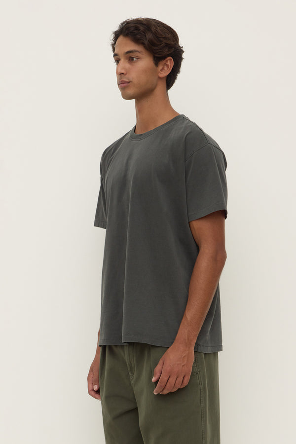 Oli_Tee_Charcoal_0873