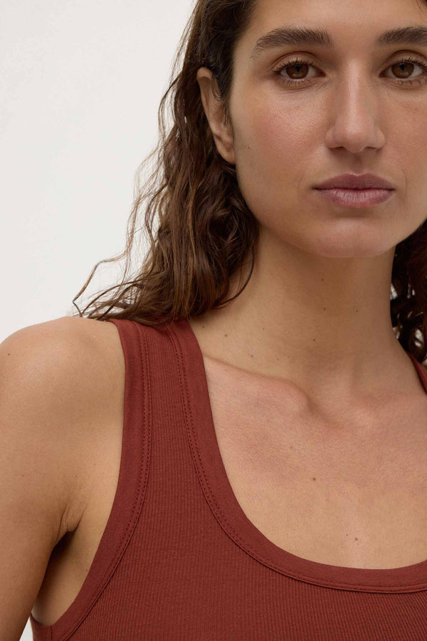 Robyn_Scoop_Neck_Rib_Tank_Burnt_Amber_1249