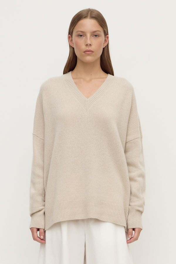 Alora_Cashmere_V_Neck_Knit_Tapioca_2358
