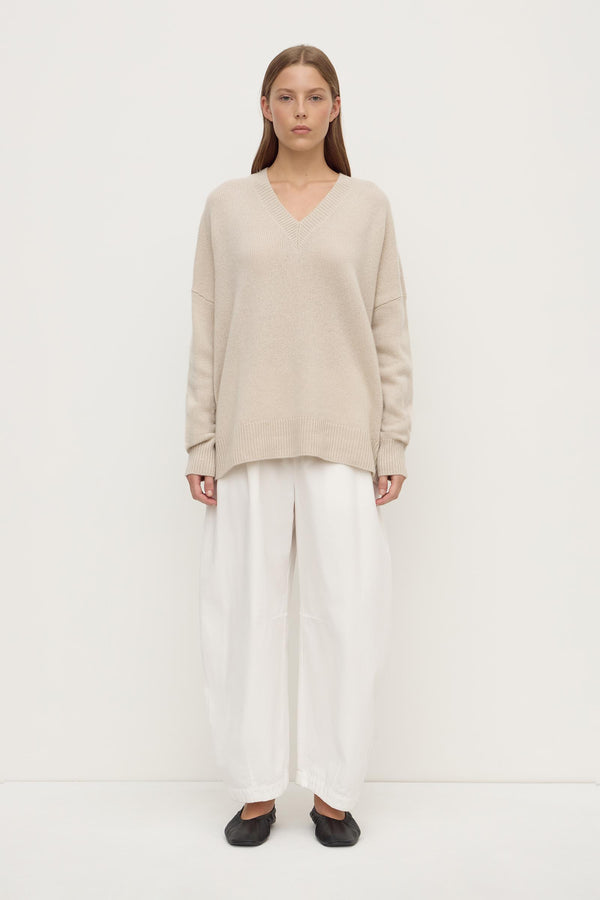 Alora_Cashmere_V_Neck_Knit_Tapioca_2360
