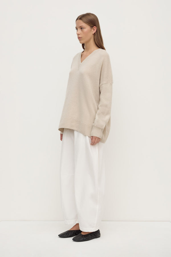 Alora_Cashmere_V_Neck_Knit_Tapioca_2362