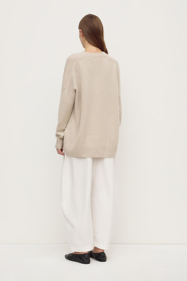 Alora_Cashmere_V_Neck_Knit_Tapioca_2366