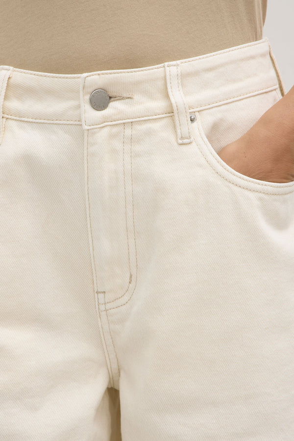 Bermuda_Denim_Short_Ecru_1772jpeg