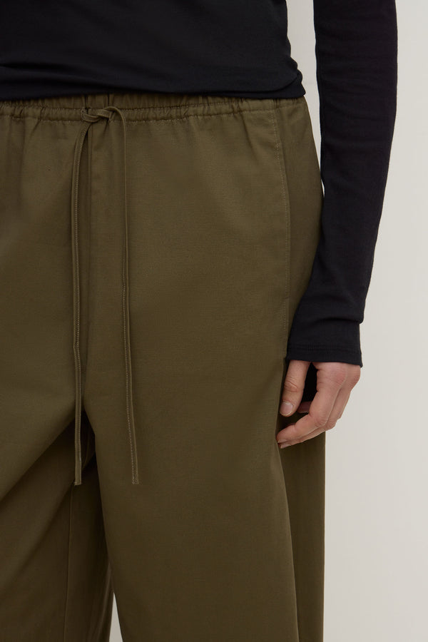 Brynn_Brushed_Cotton_Twill_Pant_Army_1098