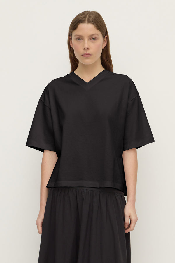Ellie_V_Neck_Oversized_Tee_Black_0548