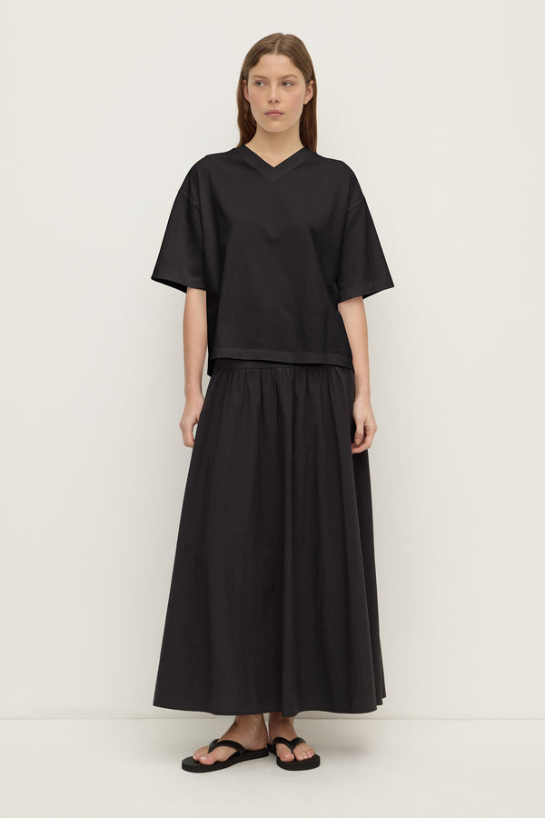 Ellie_V_Neck_Oversized_Tee_Black_0550