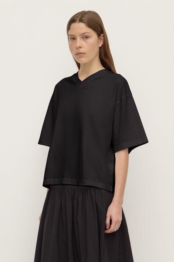Ellie_V_Neck_Oversized_Tee_Black_0557