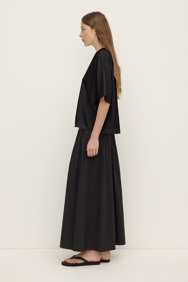 Ellie_V_Neck_Oversized_Tee_Black_0560