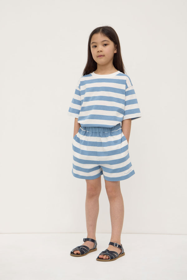 Kids_Atelier_Logo_Stripe_Short_Sea_Blue_Antique_White_0339jpeg