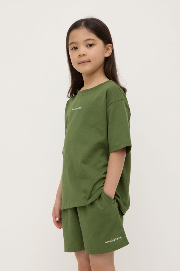 Kids_Atelier_Logo_Tee_Holly_0077jpeg