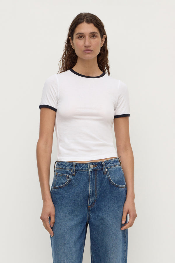 Kourt_Contrast_Bind_Tee_White_Navy_1936