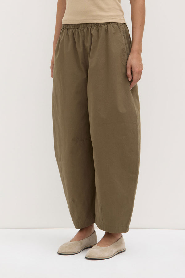 Lola_Barrel_Pant_Khaki_1447jpeg