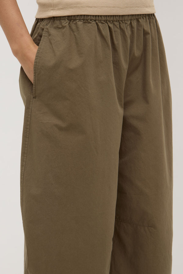 Lola_Barrel_Pant_Khaki_1455jpeg