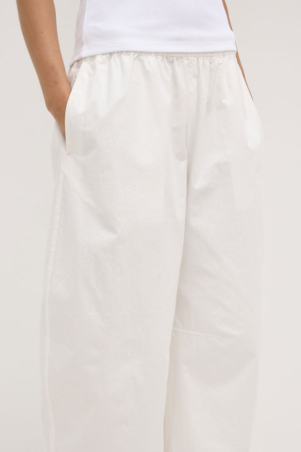 Lola_Barrel_Pant_White_1484jpeg