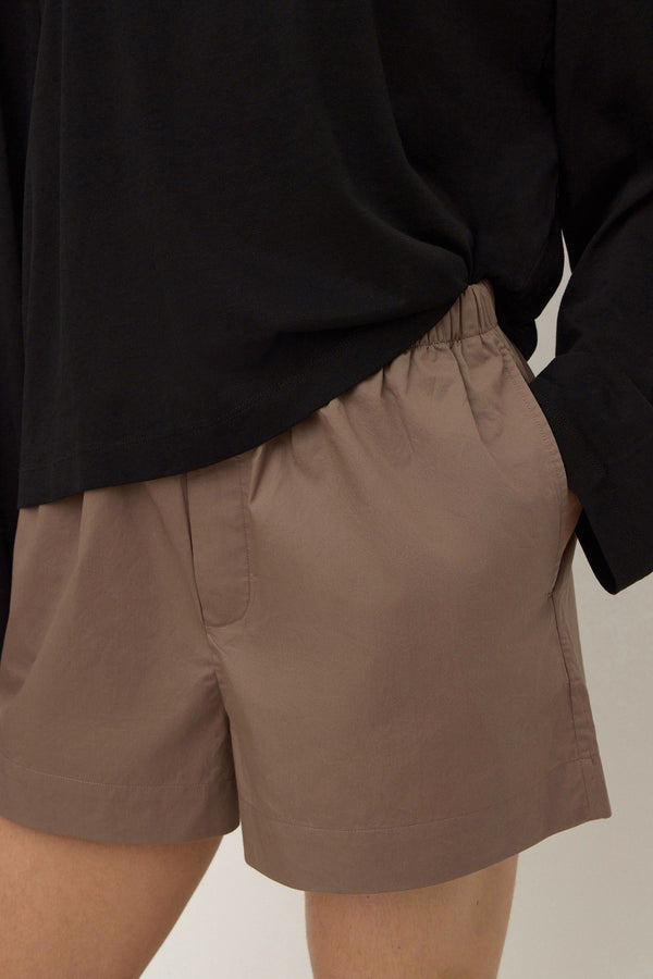Micha_Poplin_Short_Dark_Sand_2072