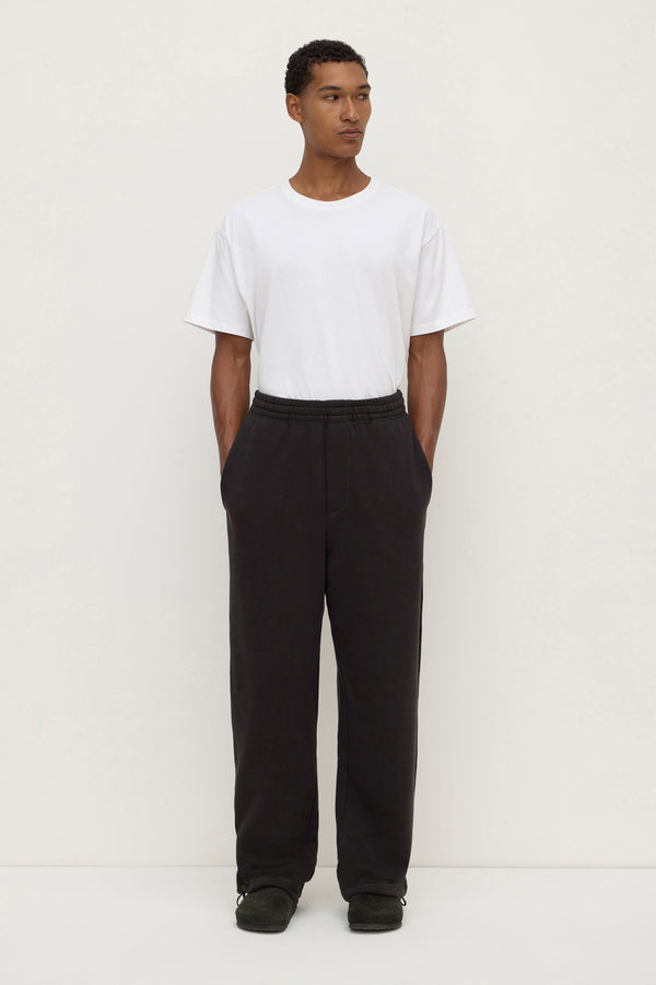 Newport_Fleece_Trackpant_Washed_Black_0312