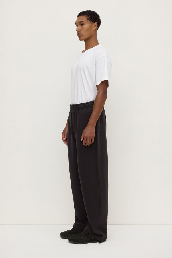 Newport_Fleece_Trackpant_Washed_Black_0317