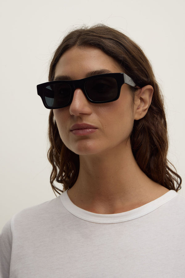 Shallow_D_Frame_Black_2494